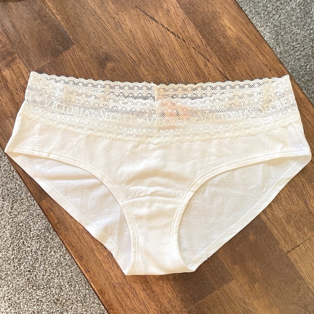 M Vtg Victoria's Secret Low Rise Hiphugger Underwear Panties White‎ Lace Wedding